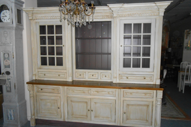 dresser_5_767x511